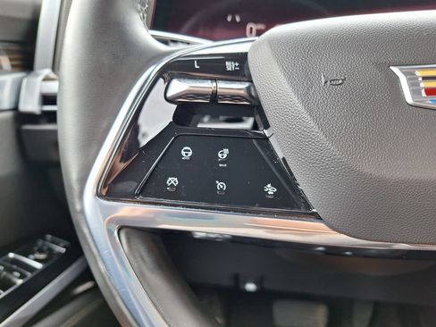 Certified 2025 Cadillac Escalade Premium Luxury AWD/4WD image 22