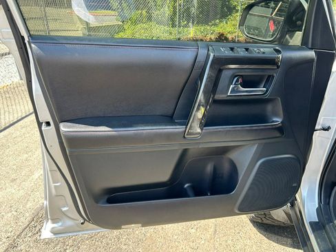 Used 2015 Toyota 4Runner Trail Premium AWD/4WD image 9