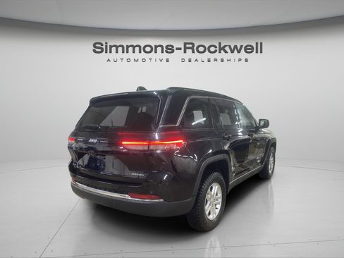 Used 2023 Jeep Grand Cherokee Laredo w/ Luxury Tech Group I AWD/4WD image 6