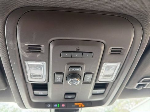 Used 2021 GMC Yukon XL SLT w/ SLT Luxury Plus Package image 10