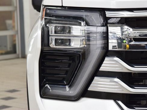 Used 2024 Chevrolet Silverado 2500 High Country w/ Technology Package image 12