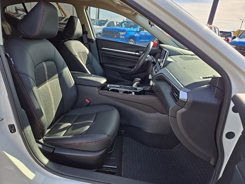 Used 2024 Nissan Altima 2.5 SR image 19