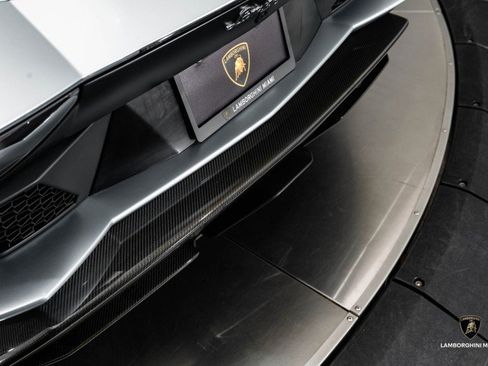 Used 2018 Lamborghini Aventador S image 31