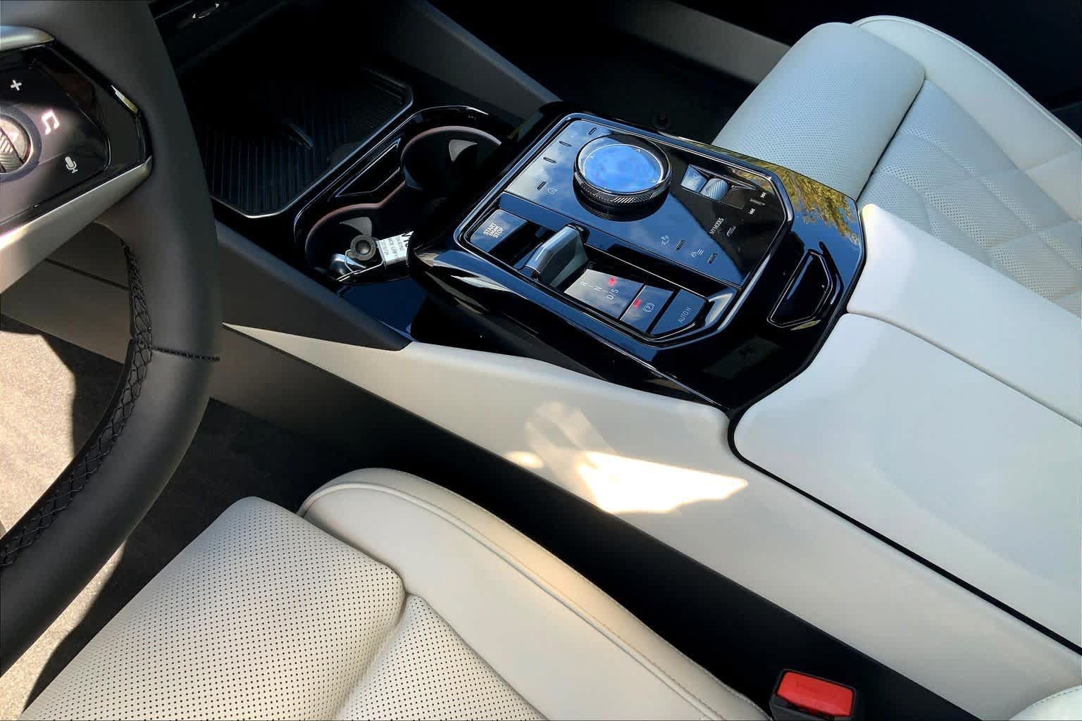 Used 2026 BMW 530i w/ Premium Package RWD image 8