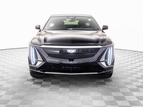 Certified 2025 Cadillac Lyriq Luxury w/ LPO, Floor Liner Package AWD/4WD image 10