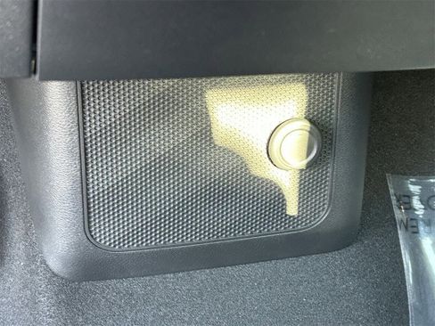 New 2026 Nissan Leaf FWD image 31