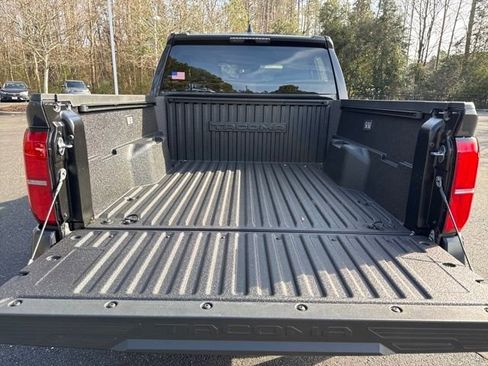 New 2026 Toyota Prius LE image 25