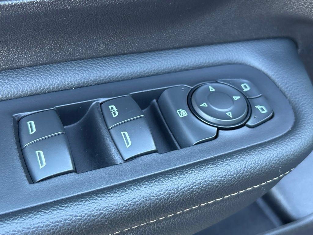 Used 2024 GMC Terrain SLE FWD image 18