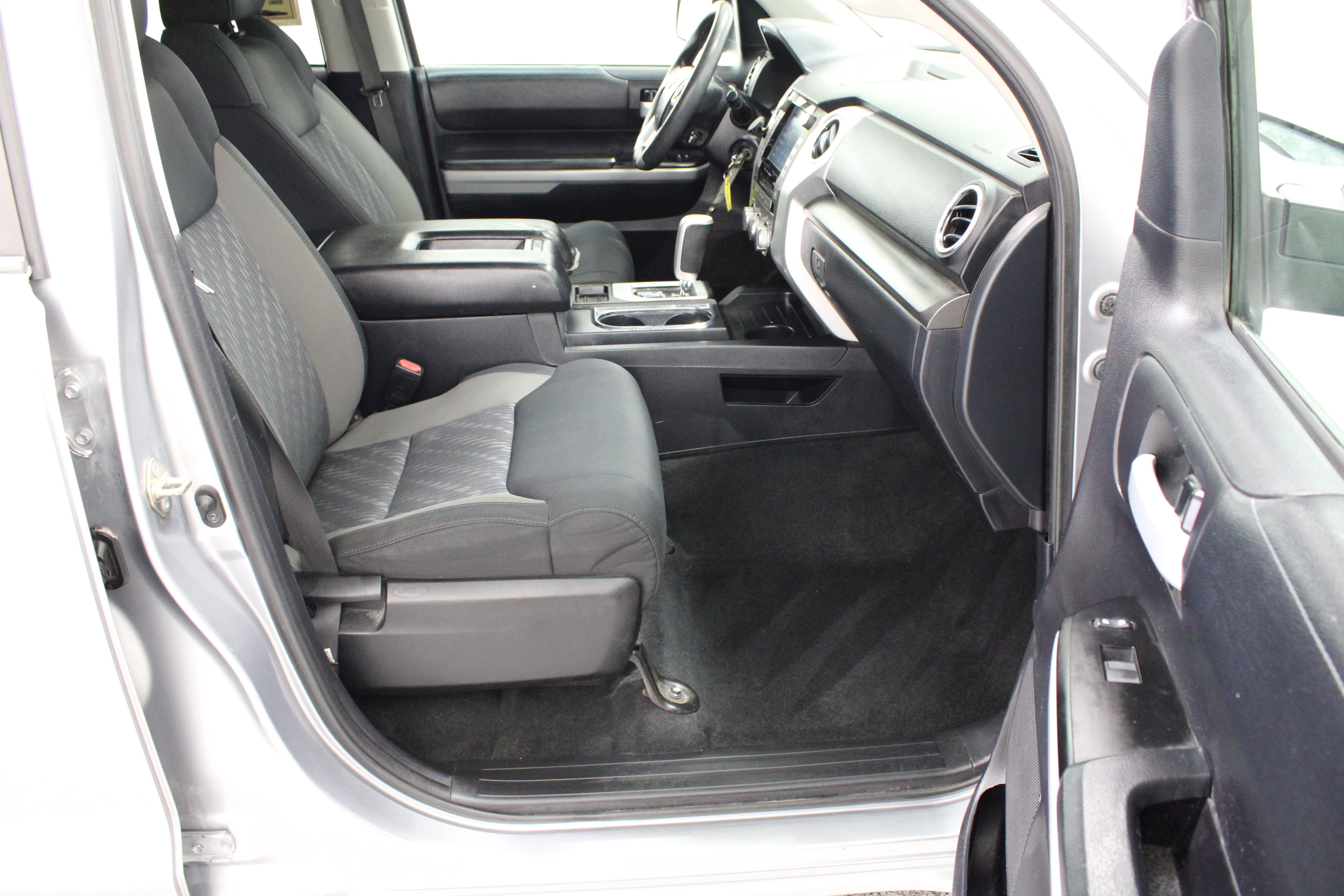 Used 2020 Toyota Tundra SR5 w/ SR5 Upgrade Package RWD image 35