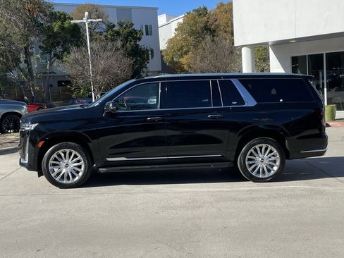 Used 2023 Cadillac Escalade ESV Premium Luxury image 3