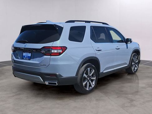 Certified 2025 Honda Pilot Touring image 4