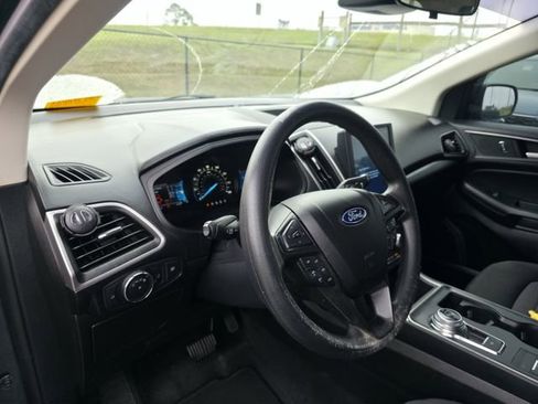 Used 2022 Ford Edge SE image 11