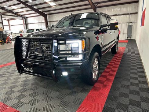 Used 2019 Ford F250 Platinum w/ FX4 Off-Road Package AWD/4WD image 26