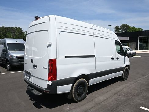 Used 2025 Mercedes-Benz Sprinter 2500 image 24