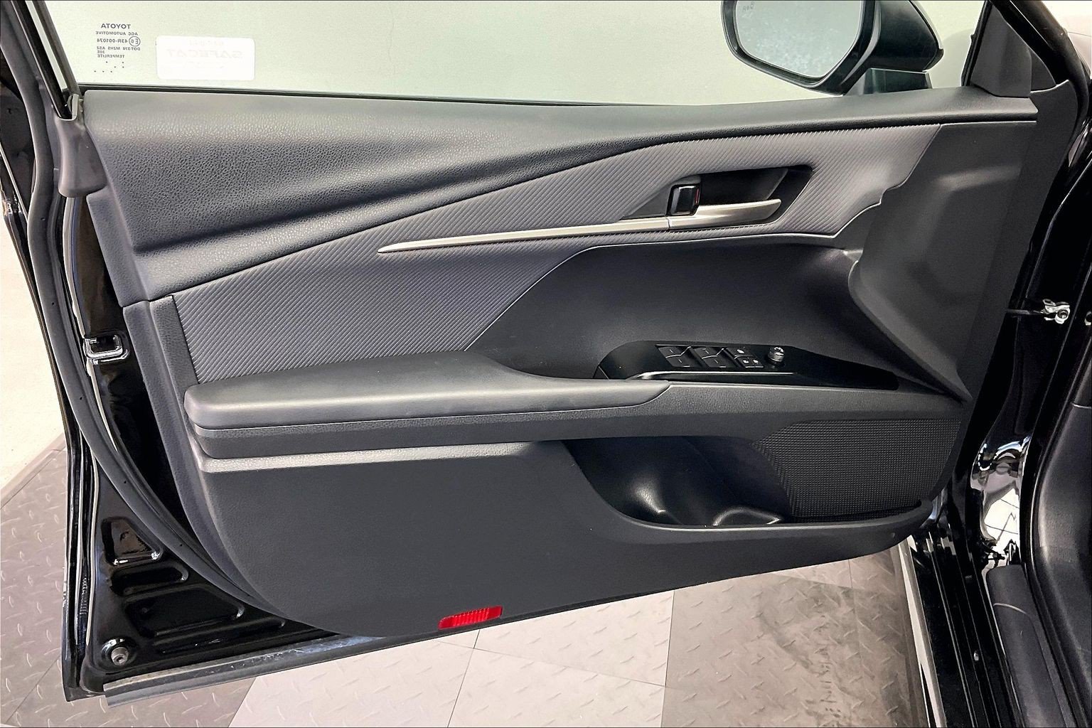 Used 2025 Toyota Camry SE FWD image 26