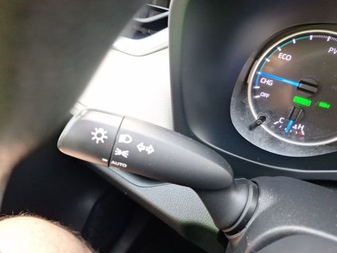 Used 2022 Toyota RAV4 XLE image 24