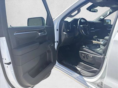 Used 2022 Chevrolet Silverado 1500 LT Trail Boss w/ LT Trail Boss Premium Package AWD/4WD image 9