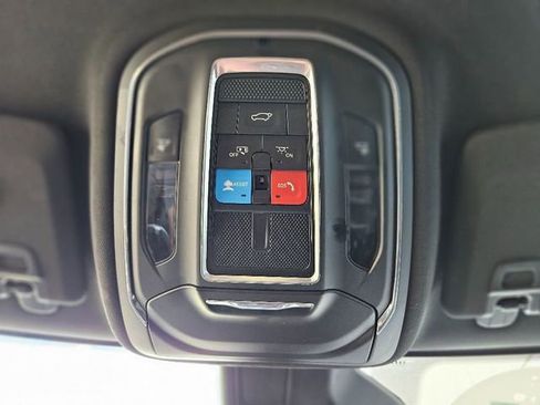 Used 2024 Jeep Grand Cherokee Limited image 27