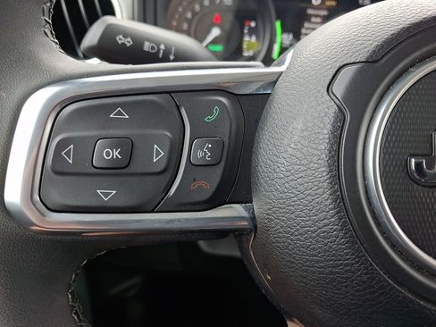 Used 2025 Jeep Wrangler Unlimited Sahara AWD/4WD image 20