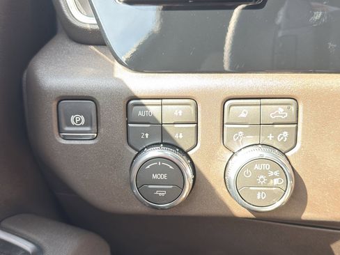 New 2026 GMC Sierra 1500 SLT w/ SLT Premium Plus Package AWD/4WD image 16
