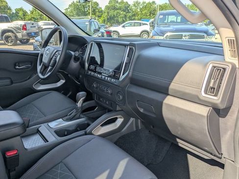 Used 2025 Nissan Frontier SV RWD image 30