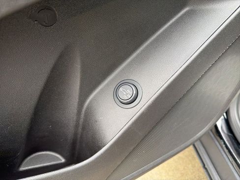 Used 2024 Chevrolet Equinox LT image 17