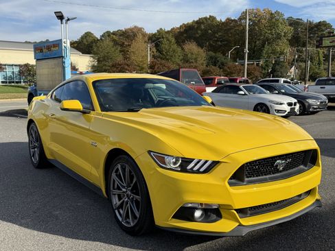 Used 2015 Ford Mustang GT Premium image 9