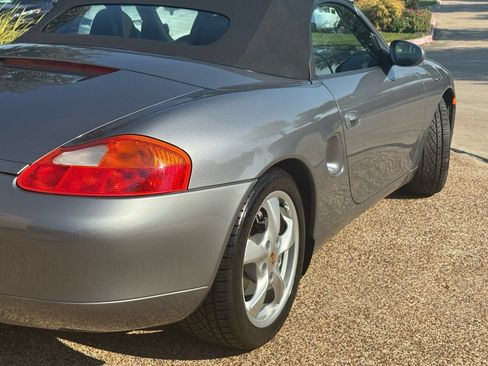 Used 2001 Porsche Boxster RWD image 4
