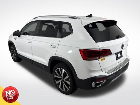 Used 2023 Volkswagen Taos SE FWD image 6