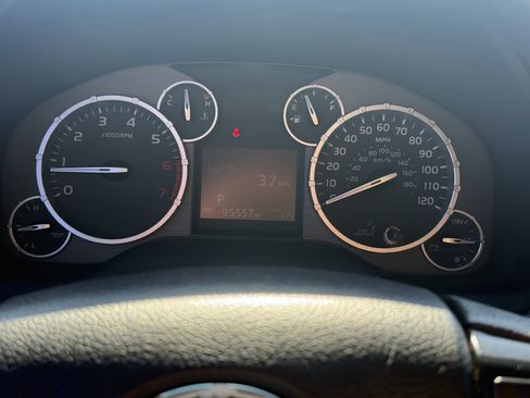 Used 2016 Toyota Tundra SR5 w/ SR5 Upgrade Package image 11