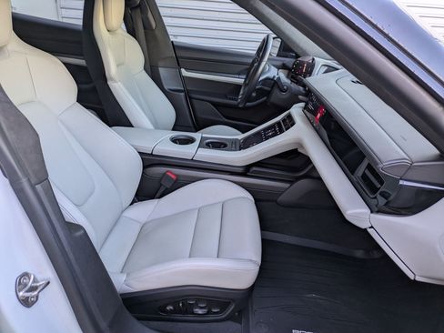 Used 2021 Porsche Taycan Turbo image 34