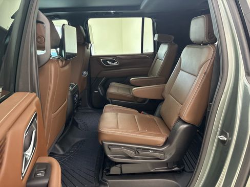 Used 2024 Chevrolet Suburban High Country AWD/4WD image 20