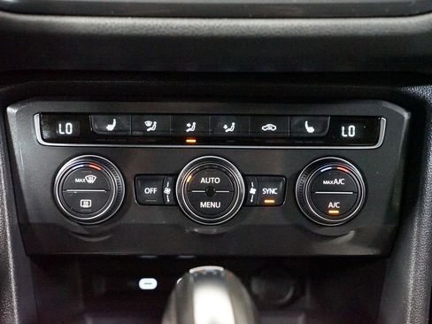 Used 2021 Volkswagen Tiguan SE image 19