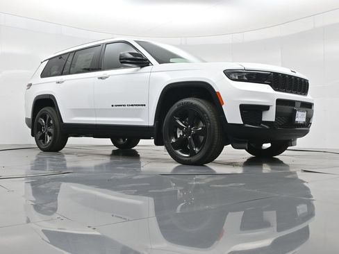 New 2025 Jeep Grand Cherokee L Altitude image 46