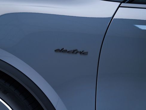 New 2025 Porsche Macan 4S Electric image 13