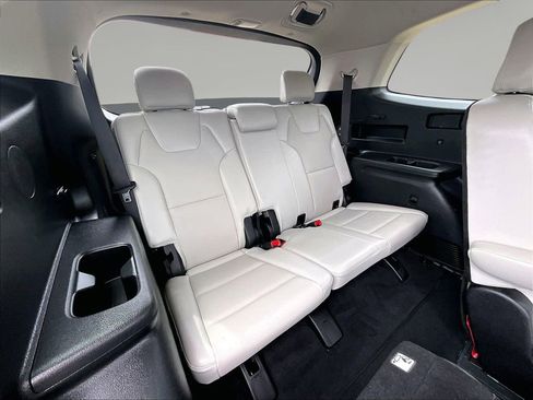 Used 2024 Kia Telluride S AWD/4WD image 29