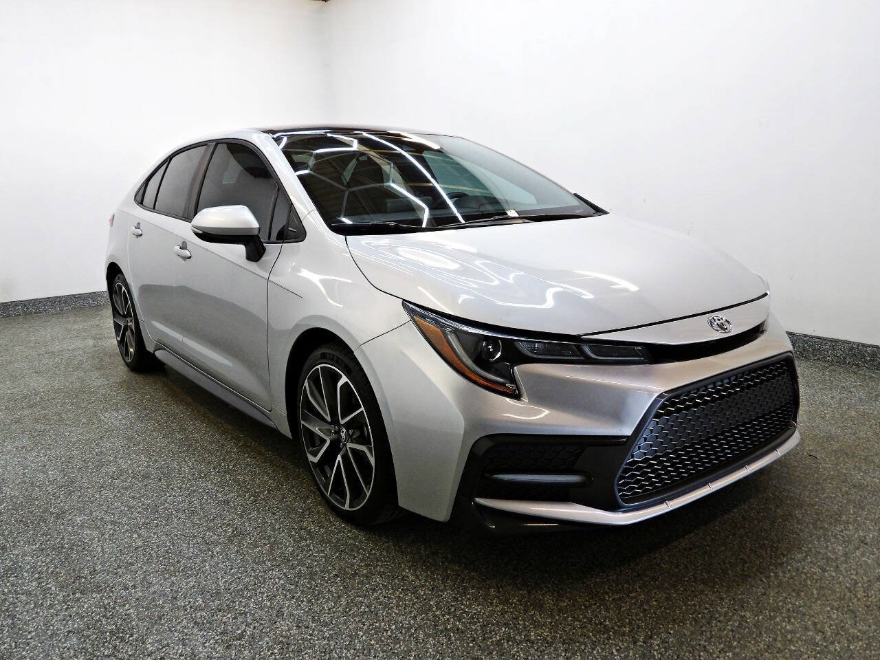 Used 2022 Toyota Corolla SE FWD image 3