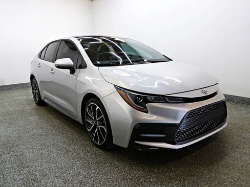 Used 2022 Toyota Corolla SE FWD image 3