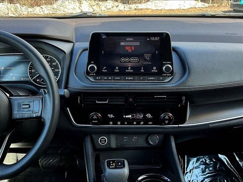 Used 2022 Nissan Rogue SV image 18