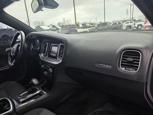 Used 2017 Dodge Charger SE w/ Popular Equipment Group image 24