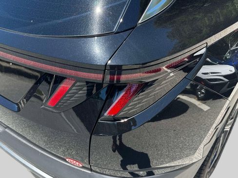 Certified 2022 Hyundai Tucson Limited AWD/4WD image 10