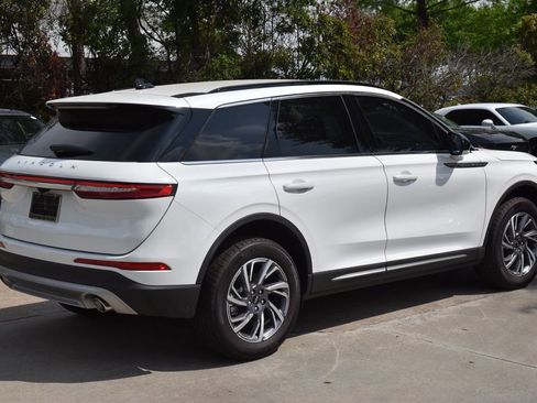 New 2026 Lincoln Corsair Premiere image 6