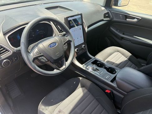 Used 2021 Ford Edge SE FWD image 4