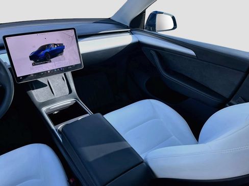 Used 2023 Tesla Model Y Long Range AWD/4WD image 24