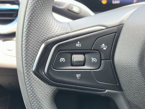 Used 2025 Chevrolet Trax LT FWD image 28