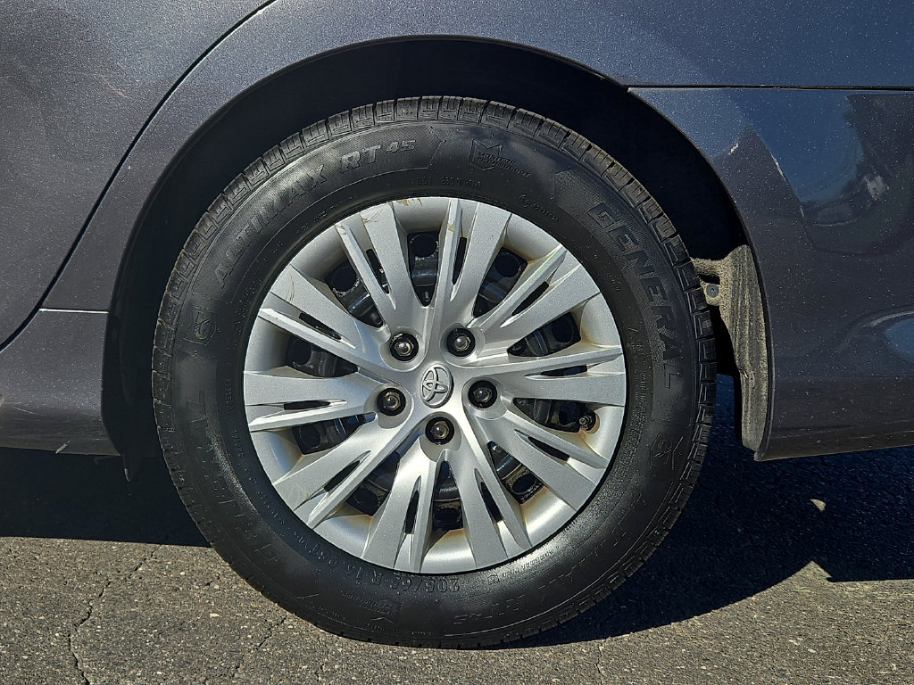 Used 2012 Toyota Camry LE FWD image 10