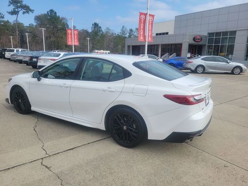 Certified 2025 Toyota Camry SE image 3