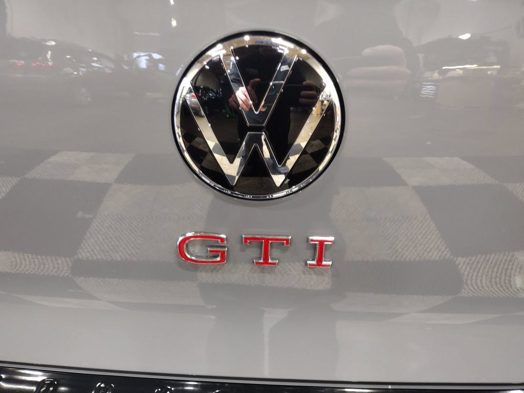 New 2026 Volkswagen GTI SE FWD image 16