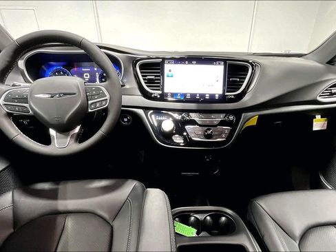 New 2026 Chrysler Voyager LX image 6