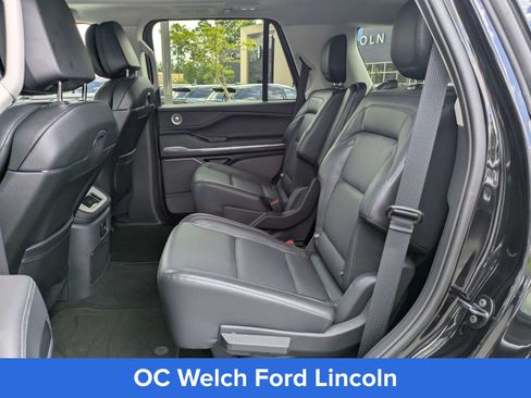 Certified 2026 Lincoln Navigator Reserve AWD/4WD image 6